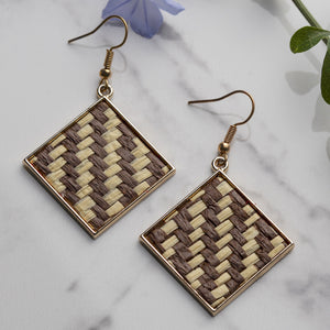 THSE1041: Beige: Square Weave Earrings