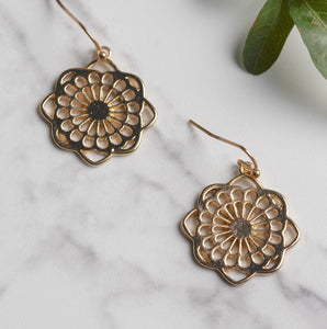 THSE1052: Gold: Asta Earrings