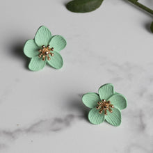 Load image into Gallery viewer, THSE1072: Green: Flower Petals Earrings
