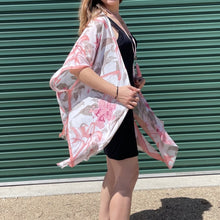 Load image into Gallery viewer, THSK1062: White: Floral Print Kimono
