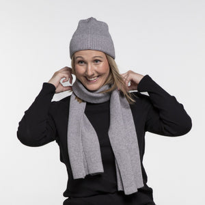 THSS2433: Grey: Twisted Rib Stitch Scarf